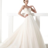 Wedding dress from the GLAMOR collection from Pronovias with pearls