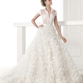 Wedding dress from Pronovias in shirt style