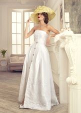 Wedding dress with buttons by Tatiana Kaplun