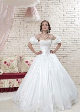 Wedding dress with sleeves puffs from the Love & Lacky collection