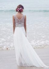 Wedding dress with neckline and empire train