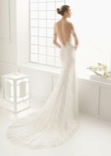 Wedding dress with a fully open back