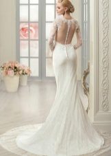 Wedding dress with the illusion of a naked back