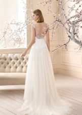 Wedding dress with a neckline and a-silhouette train