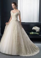 Magnificent wedding dress with the lowered shoulders