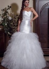  Mermaid wedding dress with a full skirt