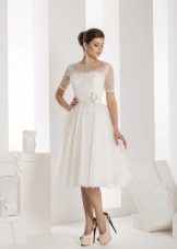 Short wedding dress from Vasilkova with sleeves