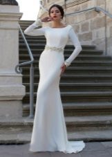 Mermaid wedding dress with lace belt