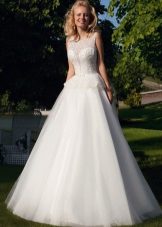 Wedding dress from Oksana Mukha with basky