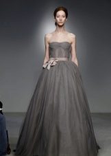 Wedding dress from Vera Wong from the collection 2012 gray lush