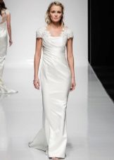 Wedding dress with voluminous shoulders