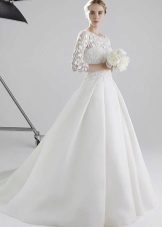 Classic wedding dress with long sleeves