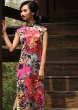 Dress qipao (in oriental style) with floral ornament