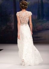 Wedding dress with guipure on the back