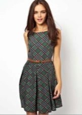 Short dress in a green plaid with a thin strap of red leather