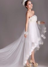 Short wedding dress with a high waist with a train