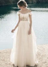 Long milk wedding dress with a high waist