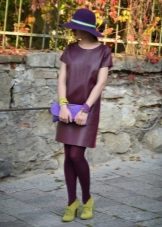 Maroon tights to dress