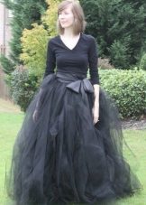 Fluffy long black skirt with bow