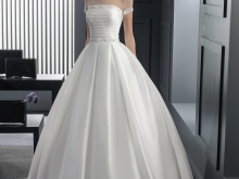 Magnificent short sleeve wedding dress