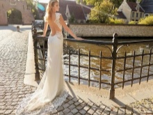 Fashionable wedding dress with open back