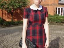 Short dress in red and blue tartan (tartan) with a white collar