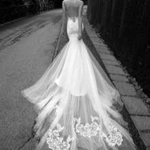 Wedding dress with train and lace 2016 by Alessandra Rinaudo