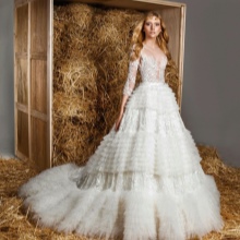 Wedding dress with a very full skirt from the collection of spring-summer 2015 from Zuhair Murad