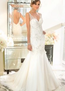 Wedding dress with thin straps