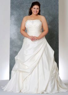 Wedding dress for the girl with lush breasts