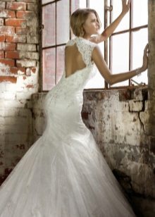 Mermaid wedding dress with open back