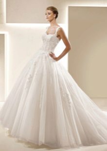 Magnificent wedding dress from La Sposa