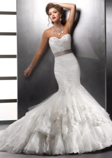 Mermaid wedding dress with horizontal flounces