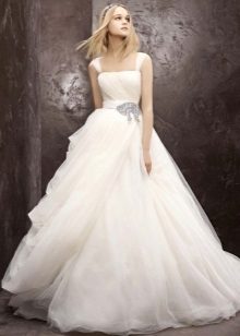 Magnificent wedding dress with a rectangle neckline