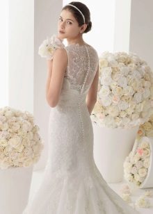 Wedding dress for small or short with buttons