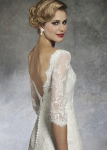 Wedding dress with a v-neck on the back