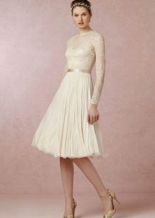 Short wedding dress in Provence style