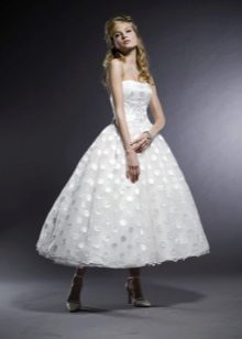 Short fluffy wedding dress in the style of the 60s