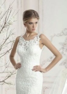 Short wedding dress with a large lace