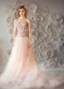 Peach wedding dress by Natasha Bovykina