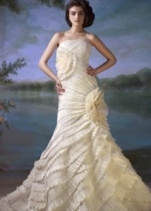 Wedding dress with ruffles by Svetlana Lyalina