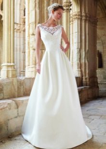 Wedding Dress by Raimondo Bundo