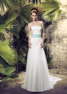 Wedding dress by designer Raimon Bundo