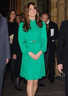 Kate Middleton egy szerény smaragd ruha