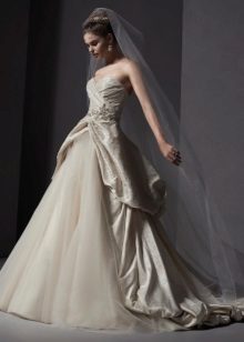 Wedding dress in retro lush style