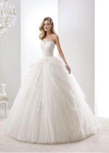 Wedding dress in the style of a princess