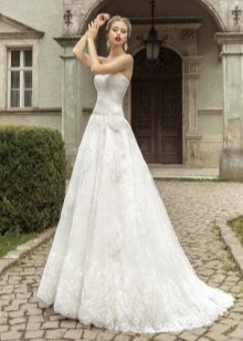 Armonia's magnificent wedding dress from the Breath of Spring collection