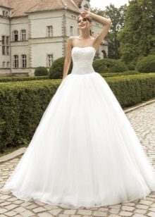 Magnificent multi-layered wedding dress