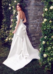 Wedding dress with open back