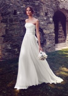 Wedding dress with pleated skirt